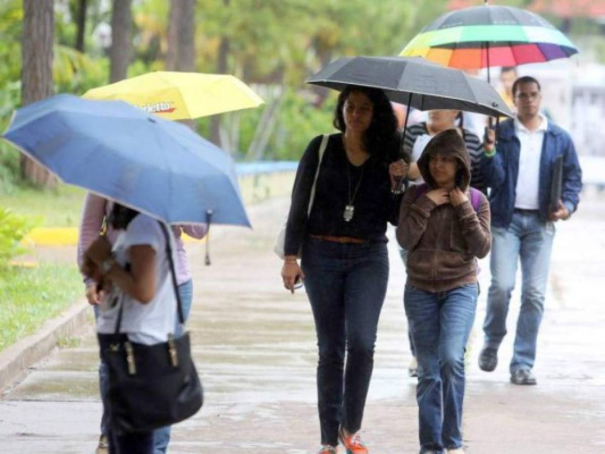 Frente frío y lluvias dejan inundaciones en Honduras