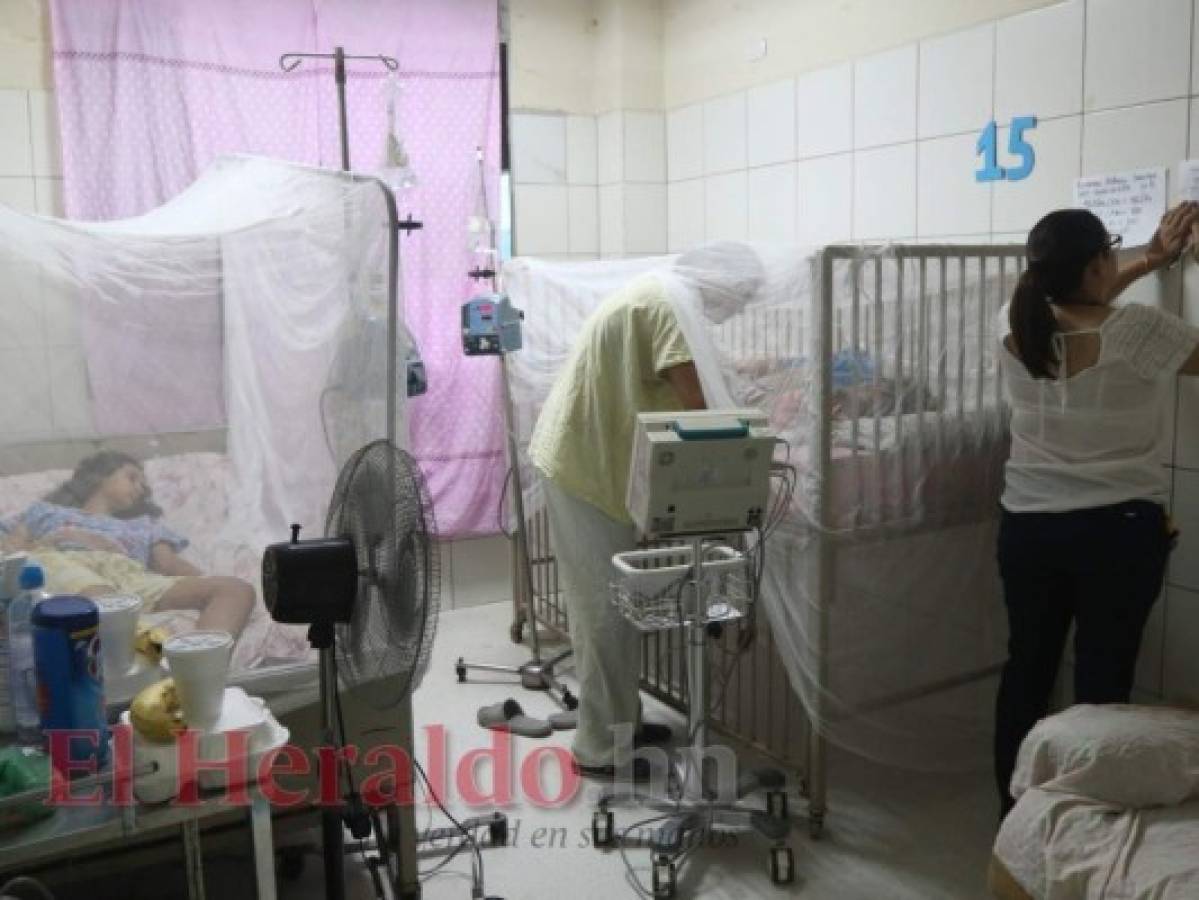 Madre de dos menores con dengue: 'Es horrible, es desesperante ver muy mal a mis hijas”