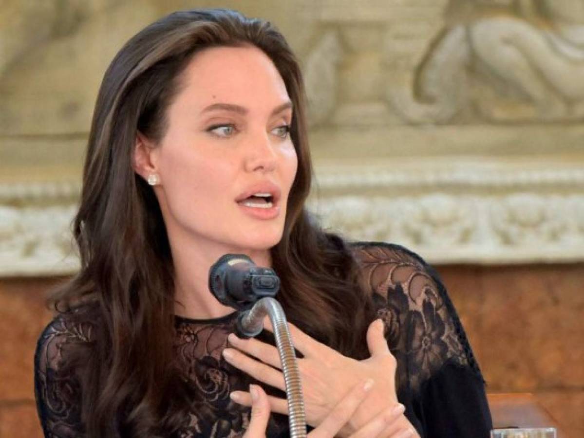 Angelina Jolie comienza a olvidar a Brad Pitt y consigue un nuevo novio