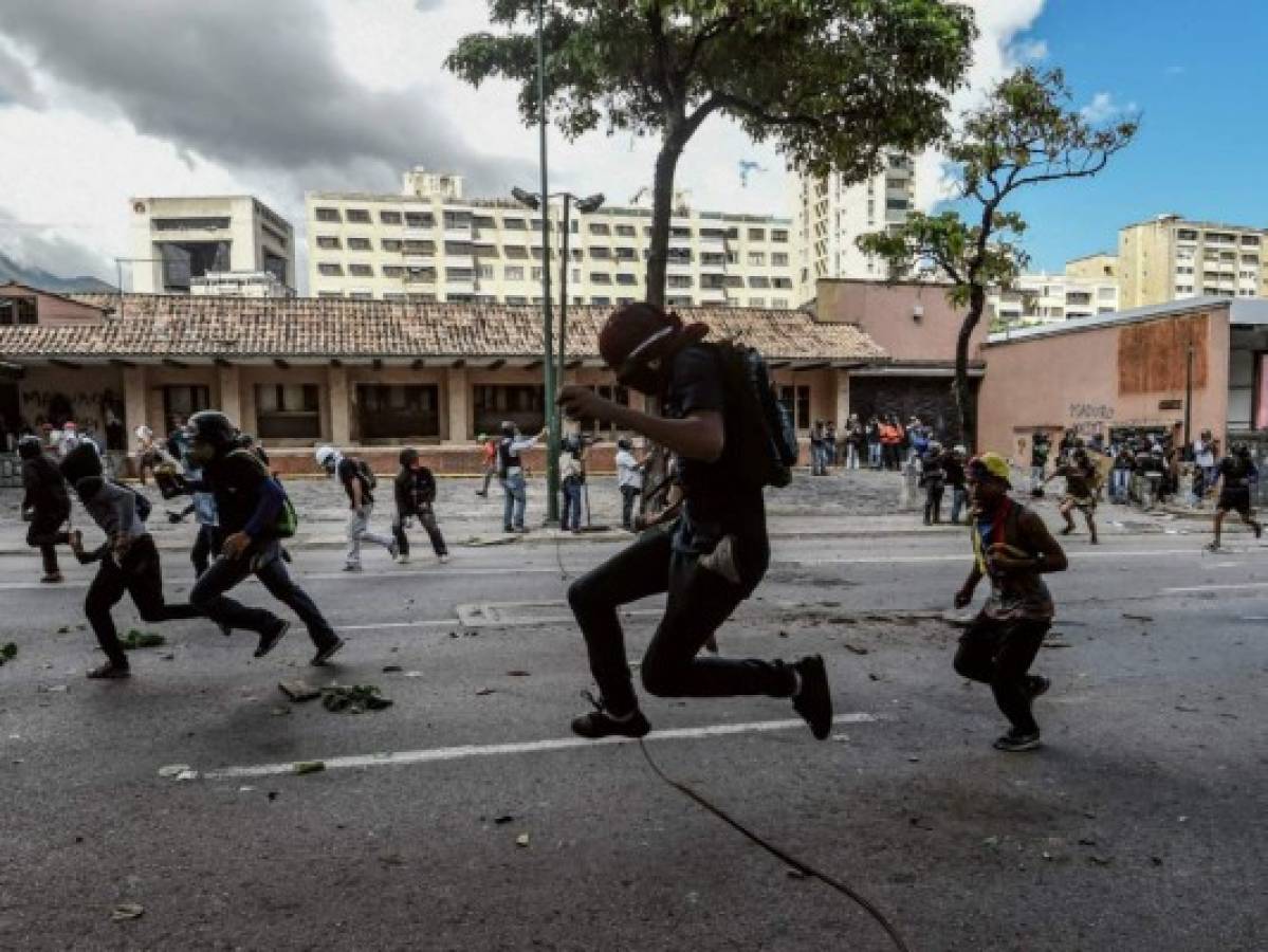 Oposición toma las calles de Venezuela pese a amenazas de prisión