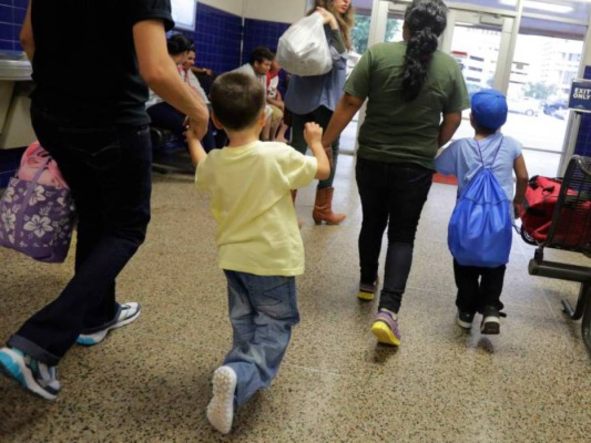Los inmigrantes han tenido que cambiar sus rutinas por temor a ser deportados. Foto:AP
