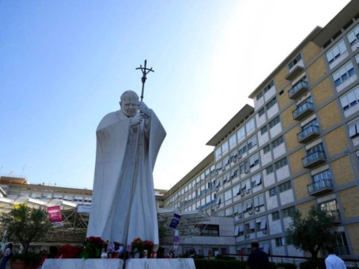 Papa Francisco se recupera bien tras estrechamiento 'grave” del colon