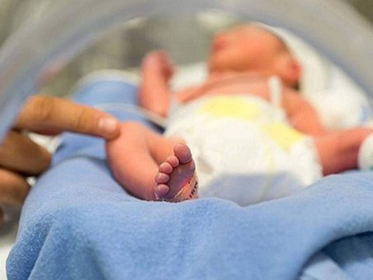Nace el primer bebé con el ADN de tres padres