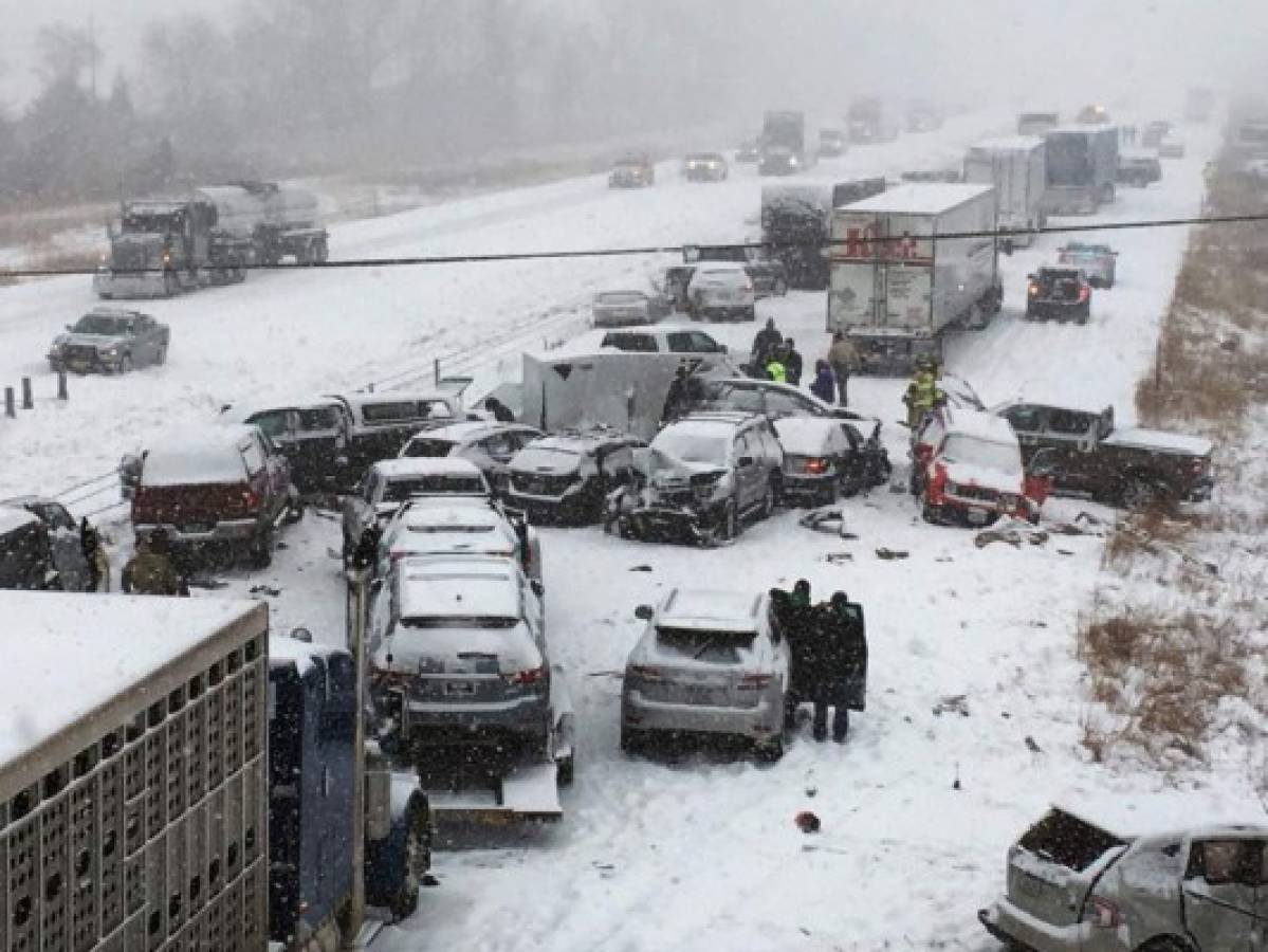 Nevadas causan cientos de accidentes en Estados Unidos y dejan cinco personas muertas