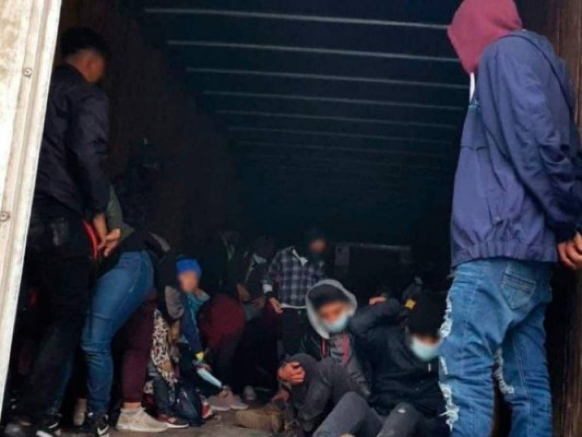 Rescatan a 108 migrantes que iban hacinados en un camión en México