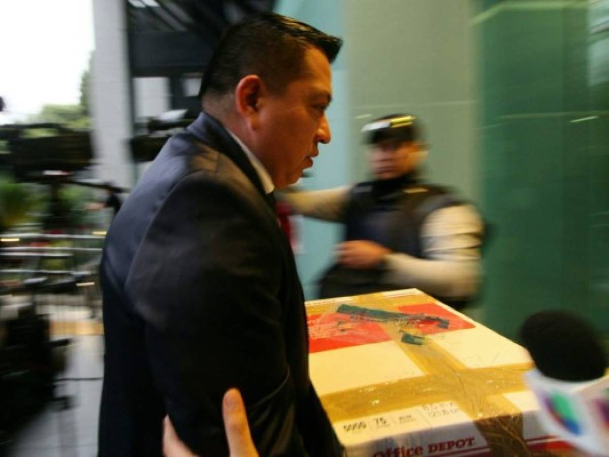 Defensa de 'El Chapo' presenta amparos para frenar su extradición a EEUU