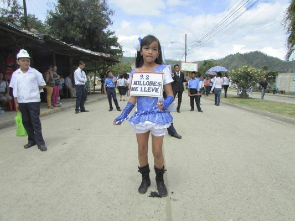 Descalabro del IHSS destacan escolares en desfiles patrios