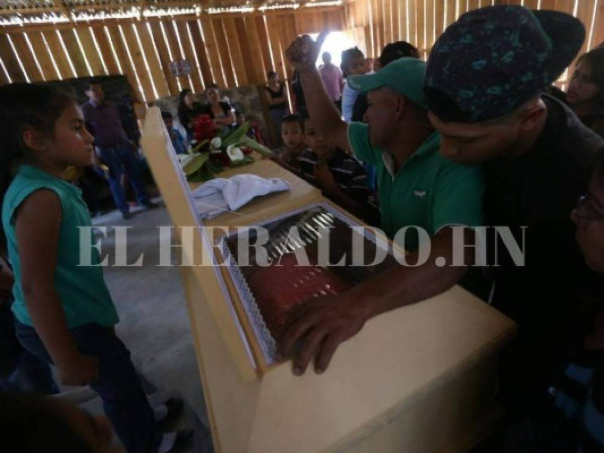Honduras: Dan el último adiós a jovencitas que murieron ahogadas en río Guacerique