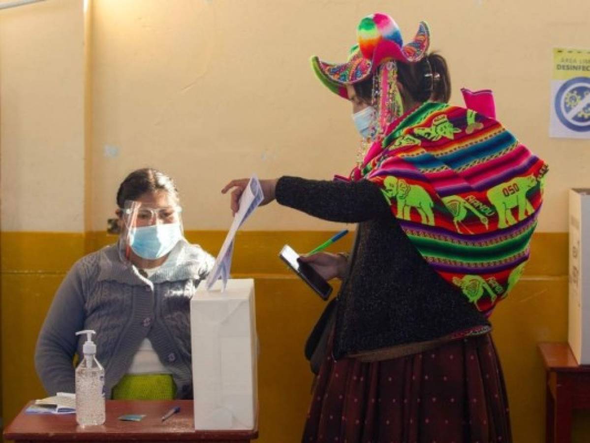 En medio de pandemia, Perú cierra votaciones presidenciales
