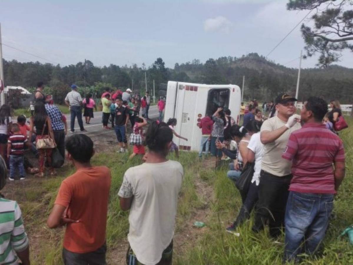 Volcamiento deja cinco personas heridas en carretera hacia Olancho