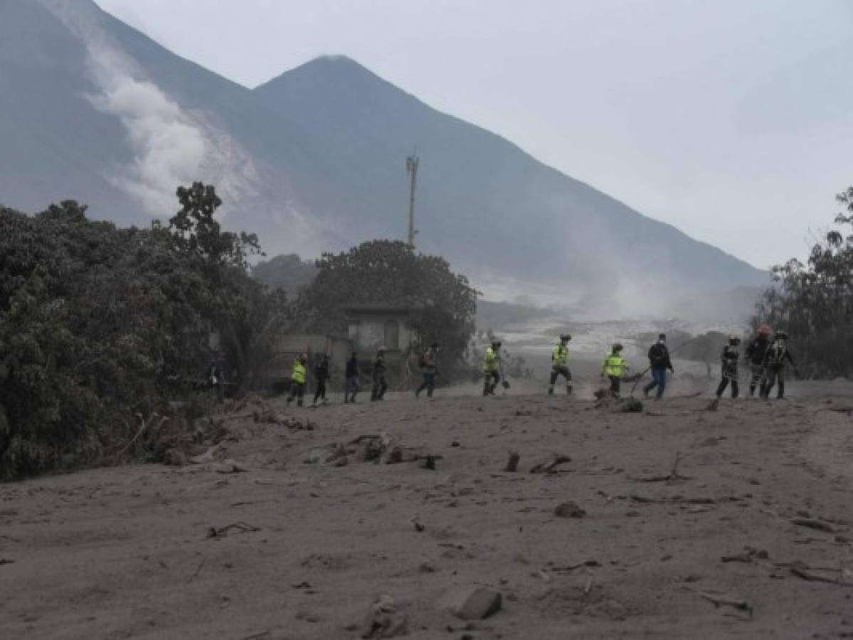 Sube a 62 la cifra de muertos por erupción de volcán en Guatemala  