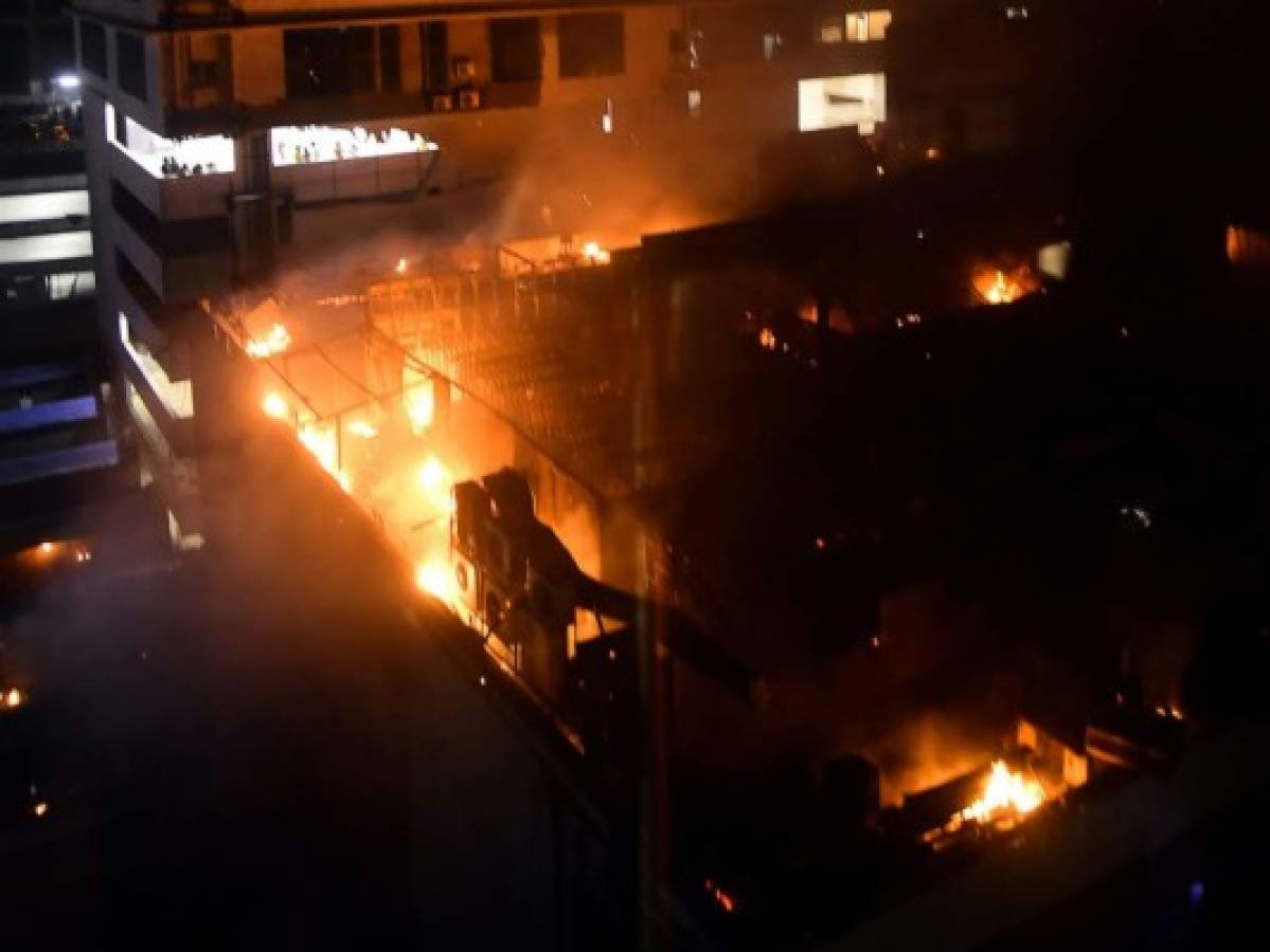 Al menos 14 muertos en el incendio de un restaurante en Bombay