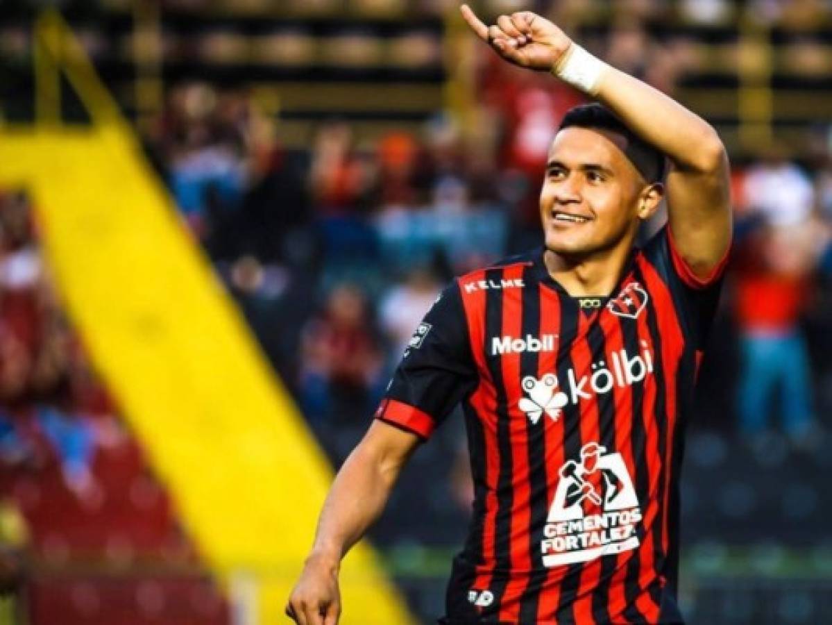 El bonito homenaje del Alajuelense a Roger Rojas tras dejar el equipo