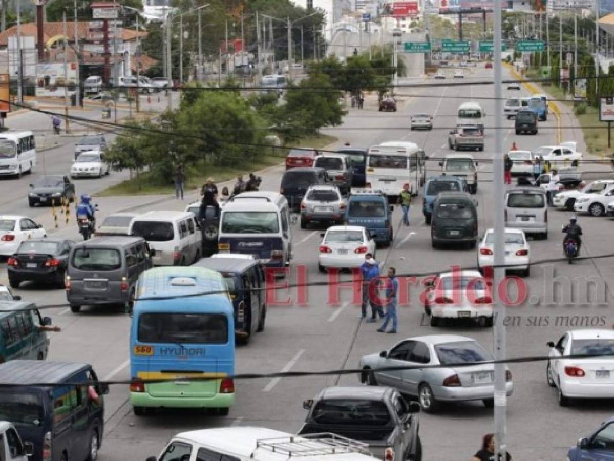 Honduras: Conductores de 'buses brujitos' se paralizan para solicitar legalización