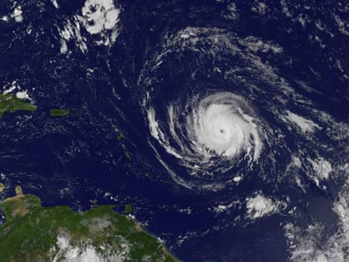 Avanza hacia el Caribe con vientos sostenidos de 130 millas por hora. Foto AFP
