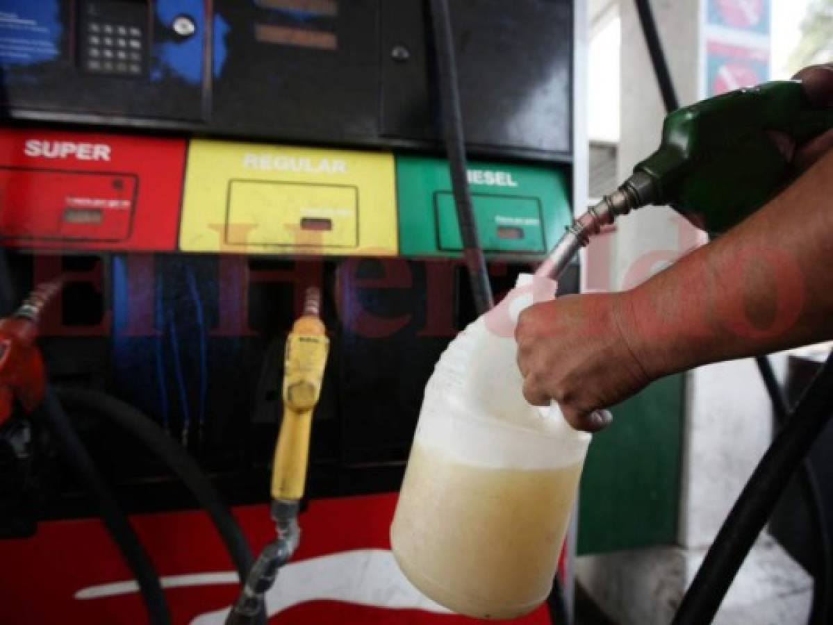 Precios de los combustibles incrementan este lunes en Honduras