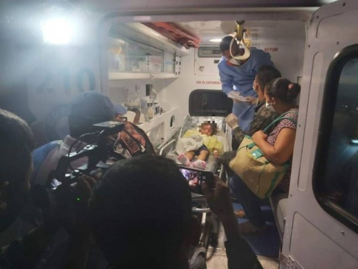 Trasladan vía aérea a niña que sufrió graves quemaduras en Roatán