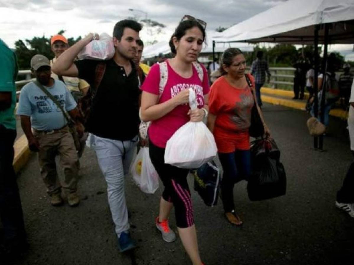 Piden a Nicolás Maduro agilizar pasaportes a migrantes venezolanos