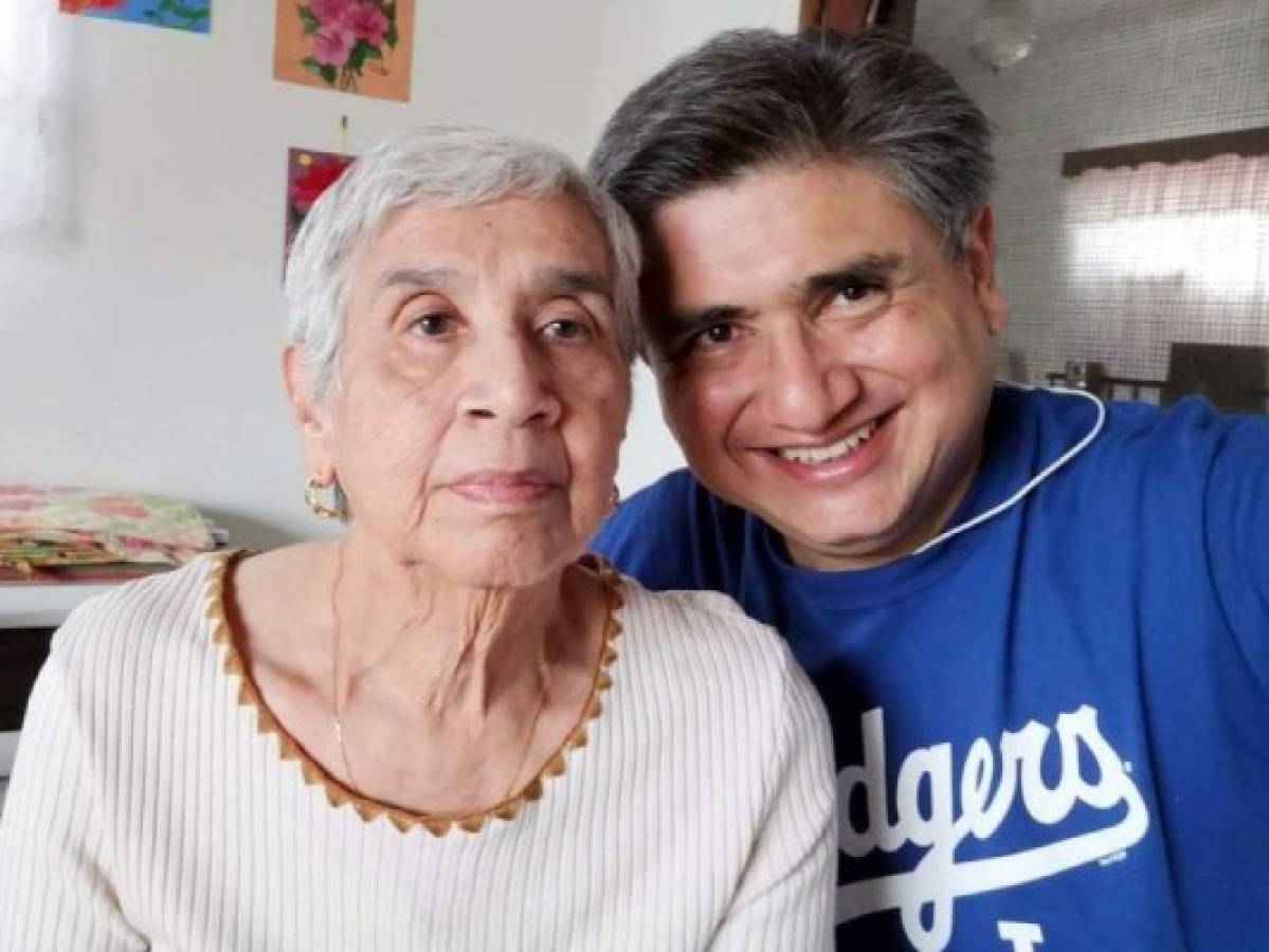 Con su madre, la abogada Lilia Mercedes López, compartiendo un hermoso recuerdo. Foto: Cortesía/El Heraldo