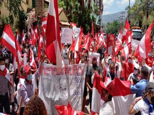 Liberales marchan para que el Consejo Nacional Electoral cuente voto por voto (Fotos)