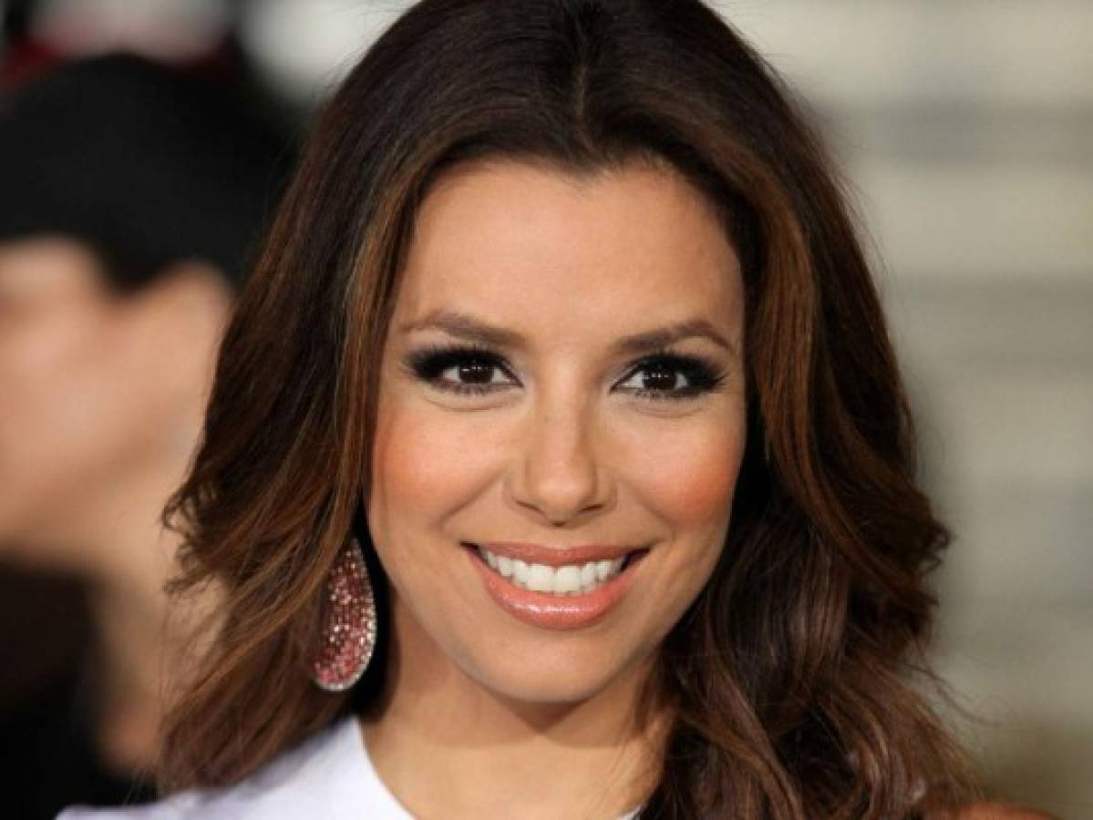 Eva Longoria muestra su estado avanzado de embarazo