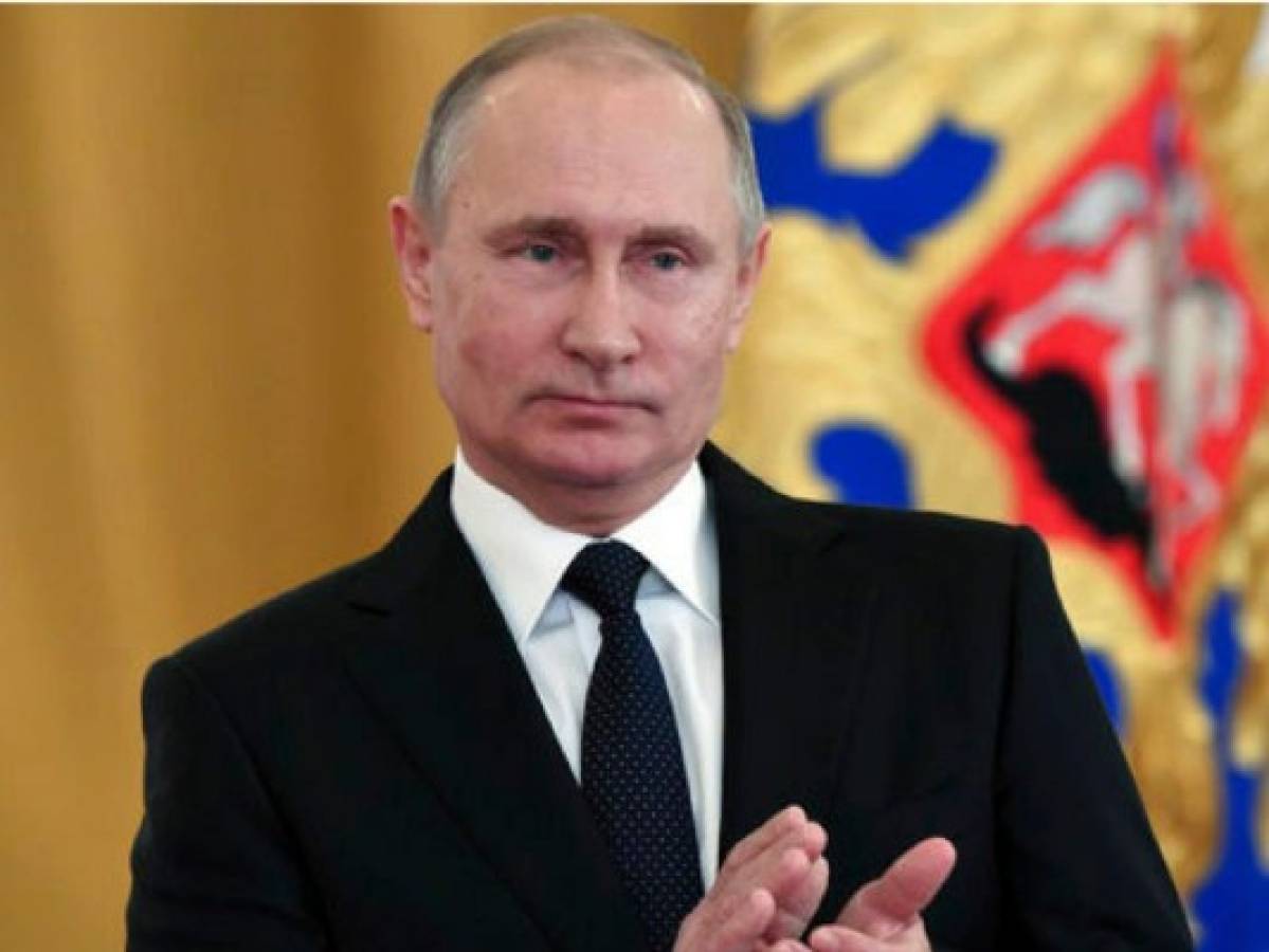 Vladimir Putin insta a Donald Trump a una 'cooperación pragmática' en 2018