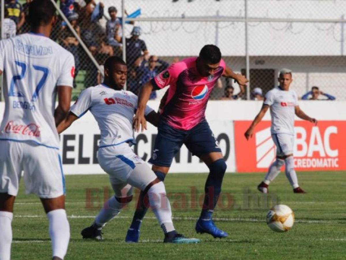 Motagua y Olimpia miden fuerzas en Comayagua en el duelo por la jornada 13 del Apertura 2019 de la Liga Nacional. (Fotos: Ronal Aceituno / EL HERALDO)