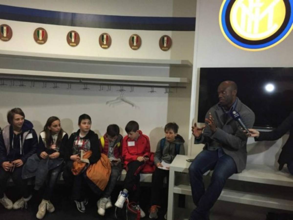 David Suazo comparte charlas contra el racismo a niños en el Inter de Milán de Italia
