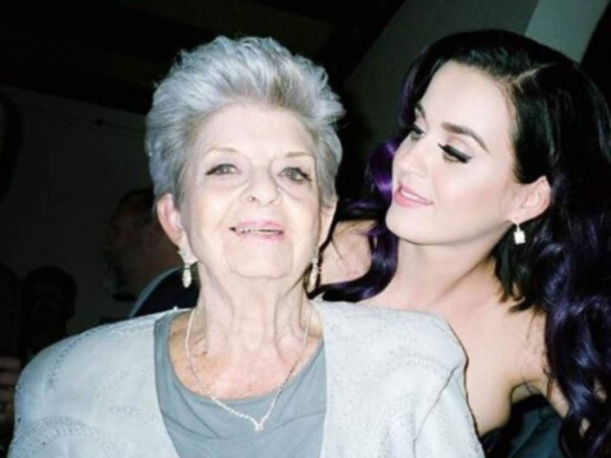Katy Perry anuncia la muerte de su abuela con un conmovedor mensaje
