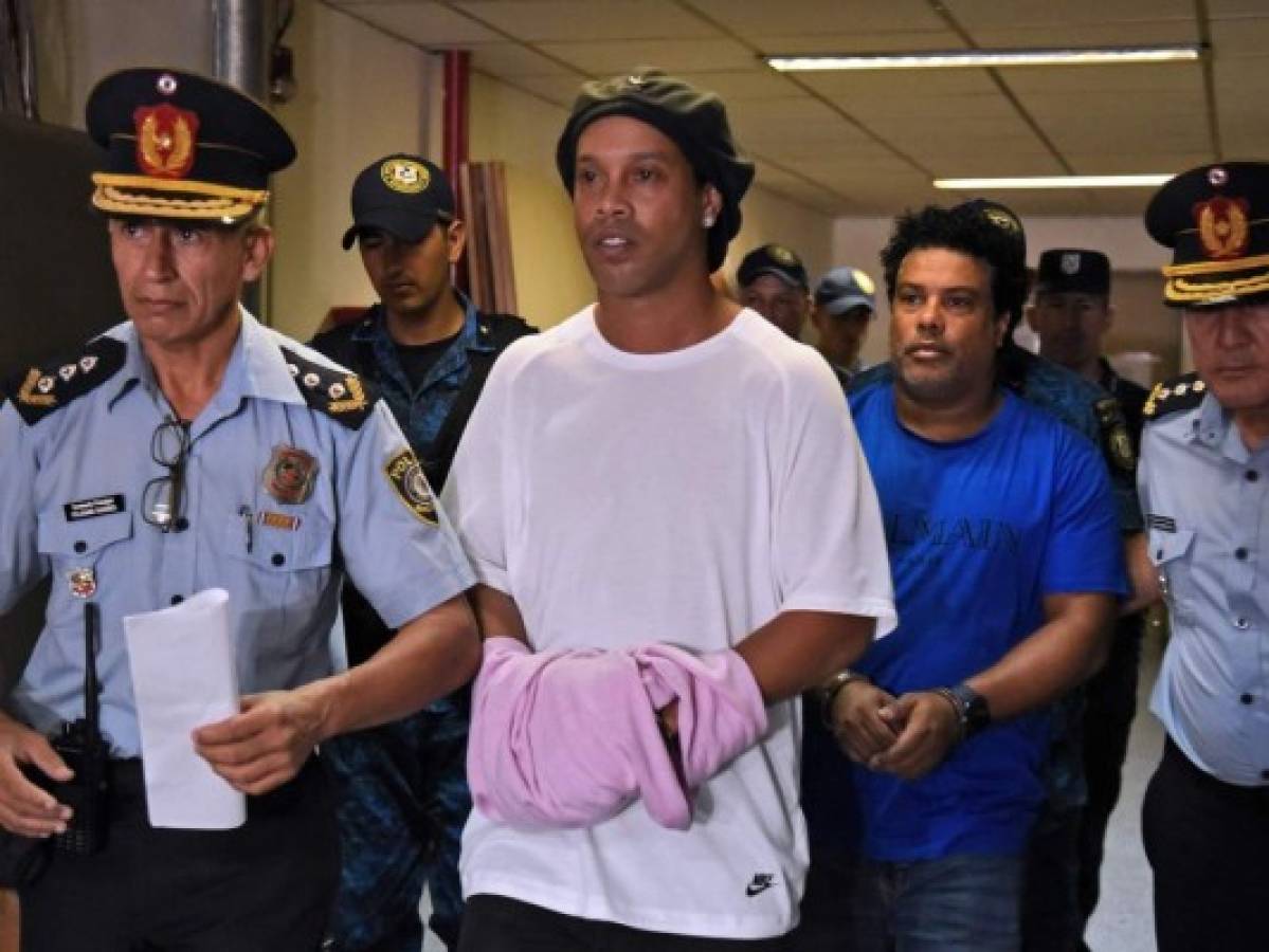 Una jueza decreta prisión preventiva para Ronaldinho Gaúcho en Paraguay