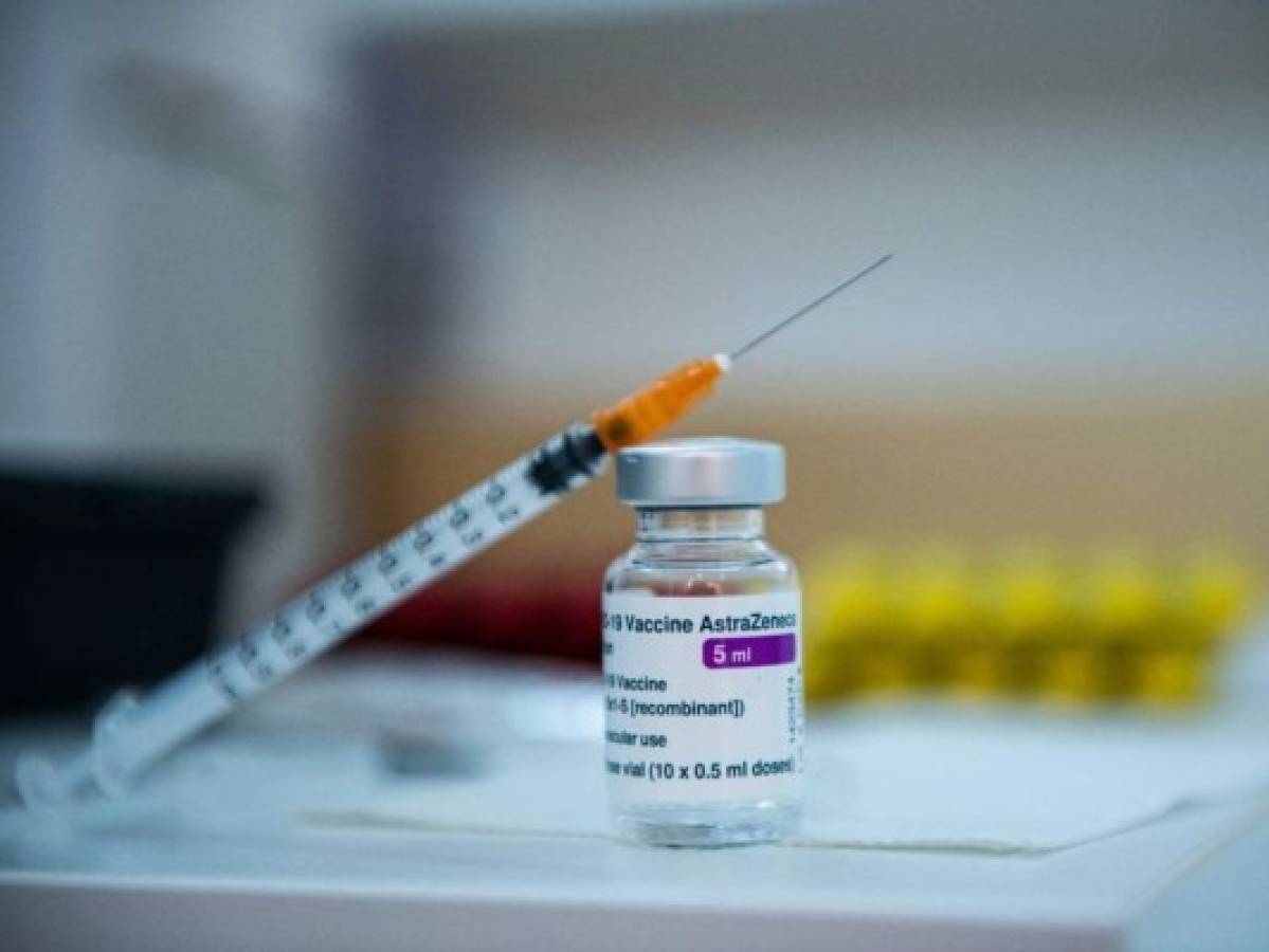 OMS asegura que no hay razón para dejar de vacunar contra el covid con AstraZeneca  