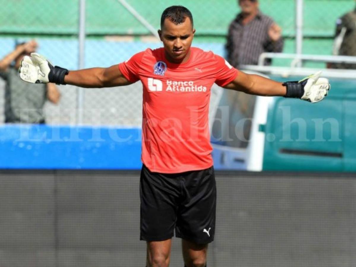 Donis Escober apareció con Olimpia para el duelo ante Social Sol... ¡Sin máscara!