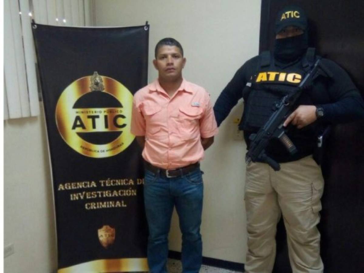 Capturan a un subinspector de la Policía por abuso de autoridad en departamento de La Paz