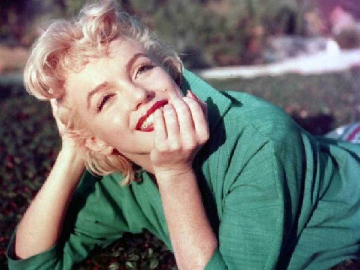 Vendido en 5 millones de dólares vestido con que Monroe felicitó a Kennedy