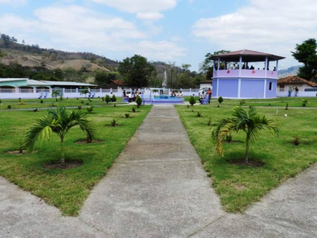 Inauguran moderno parque en Yocón