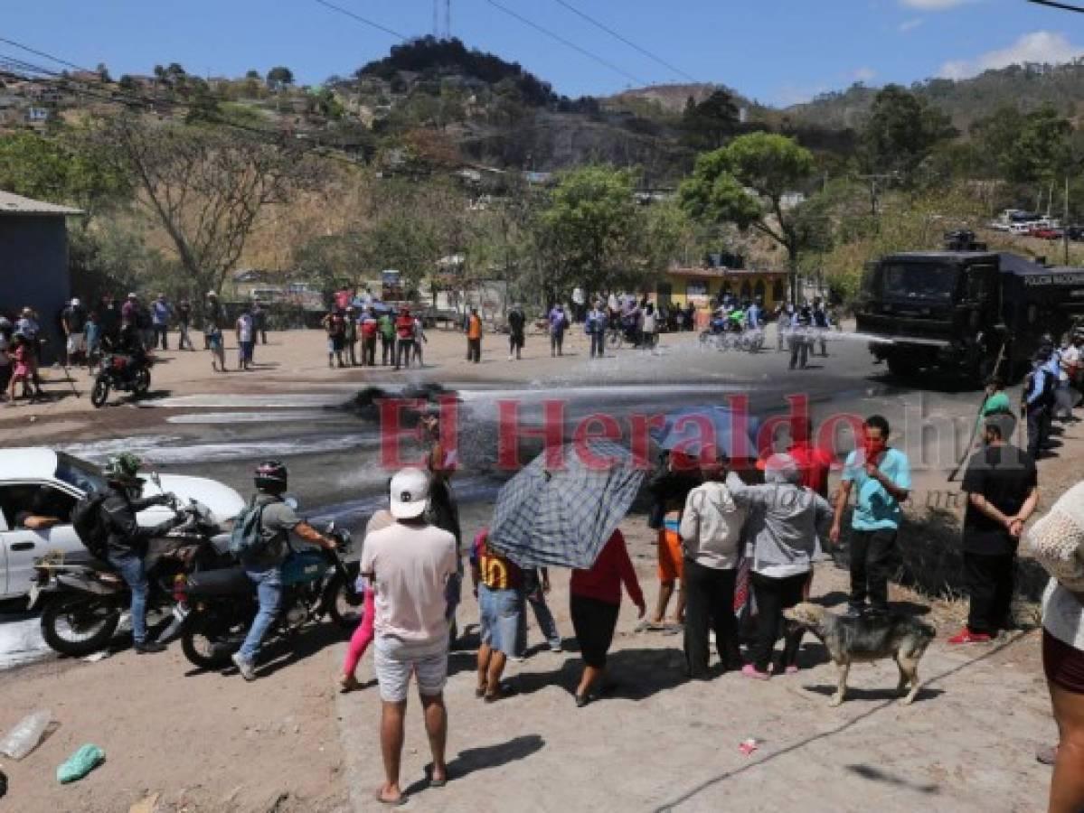 La capital se sumerge entre protestas por desesperación ante toque de queda