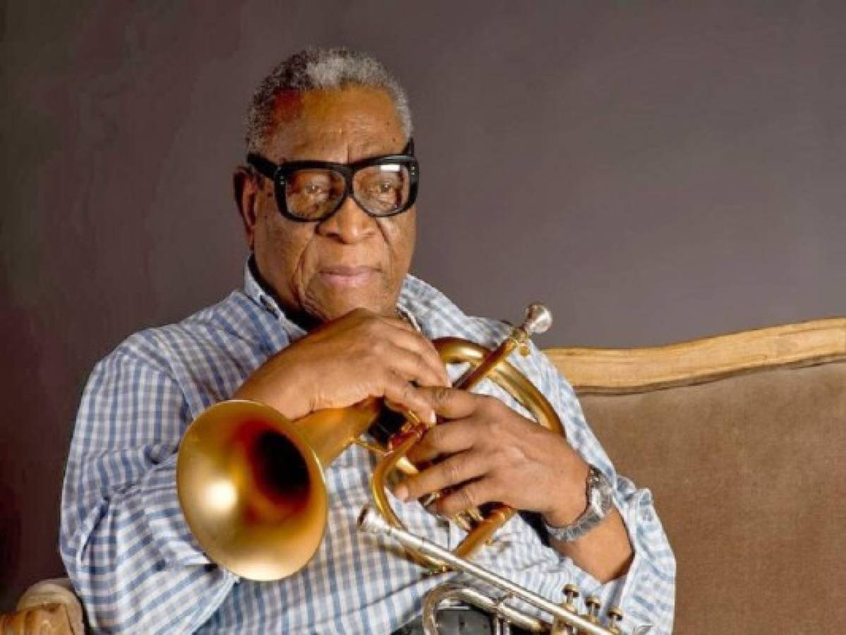 Músico de jazz cubano Ernesto 'Tito' Puentes muere en Francia a los 88 años