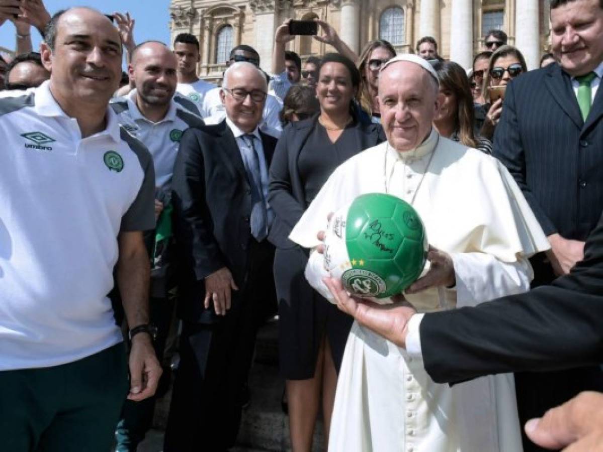 Papa Francisco recibe a sobrevivientes del Chapecoense