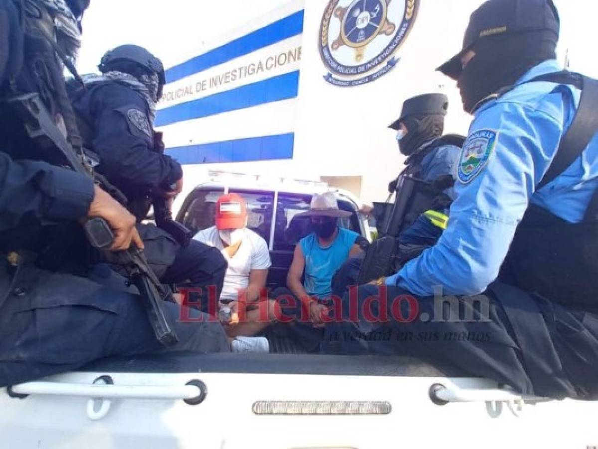 Con un fusil AK-47 capturan a dos hombres en Amarateca  