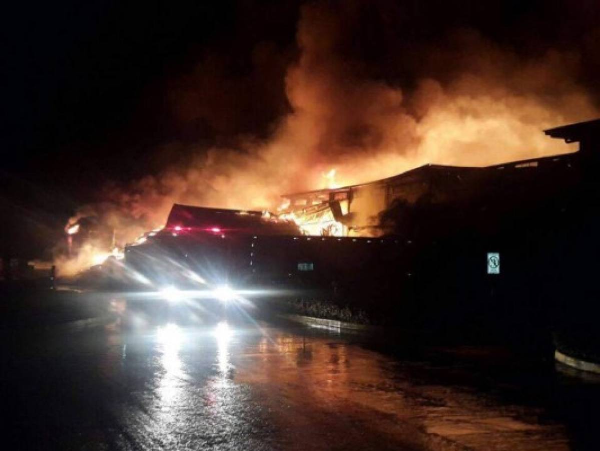 Incendio de grandes proporciones consume maquila en Choloma, Cortés