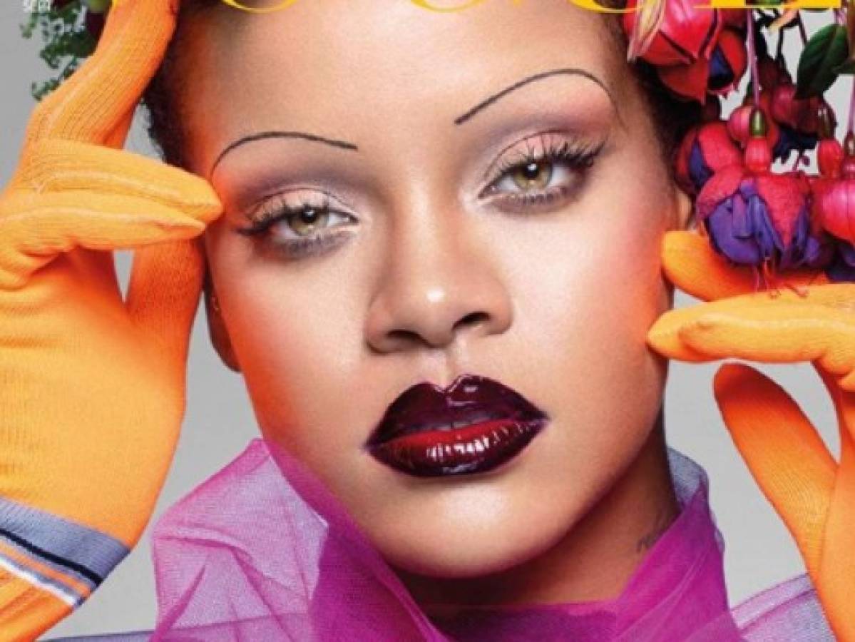 Cejas de Rihanna desatan las burlas en la red
