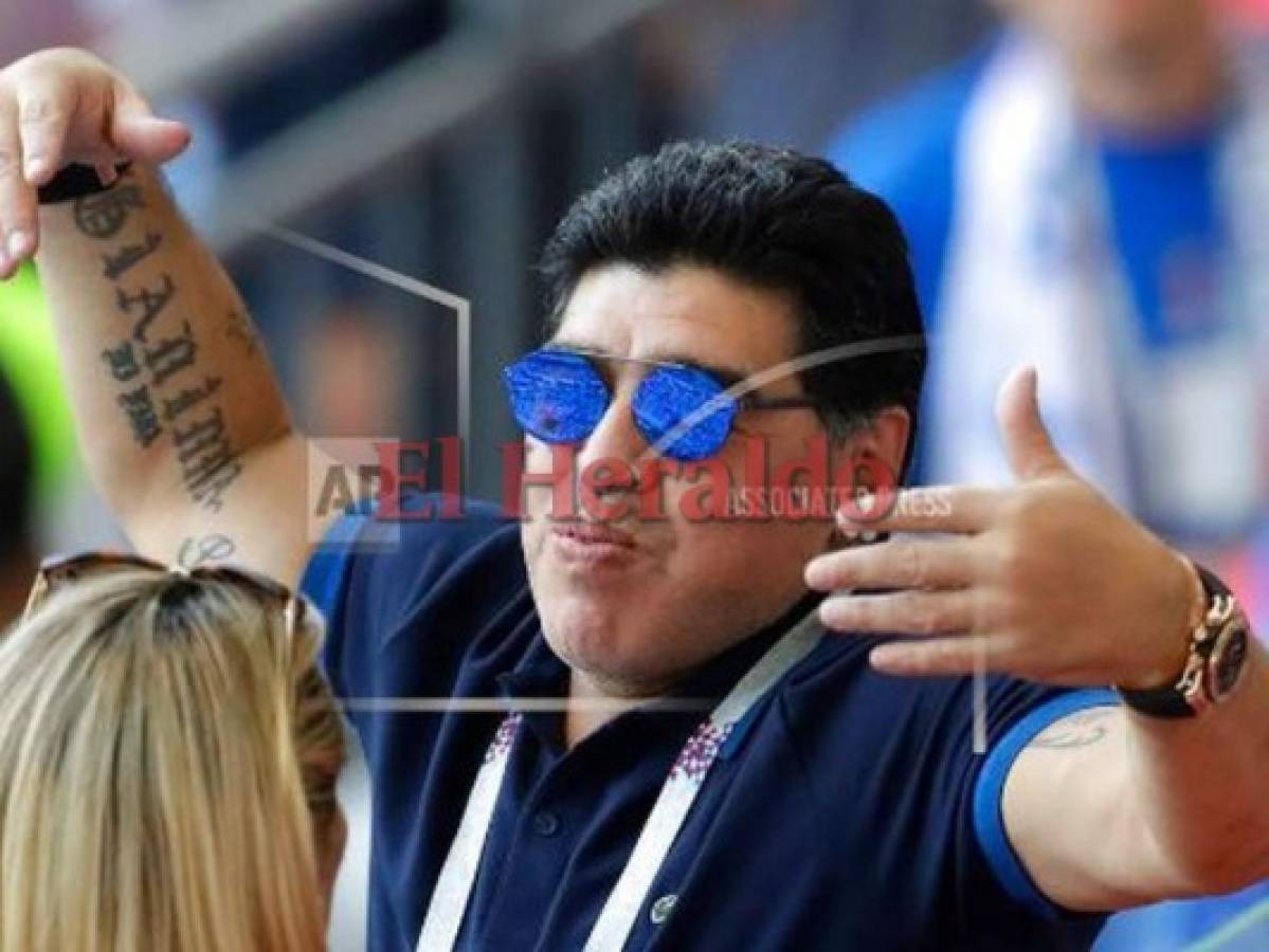 FIFA reprocha a Maradona por críticas a árbitro Mark Geiger