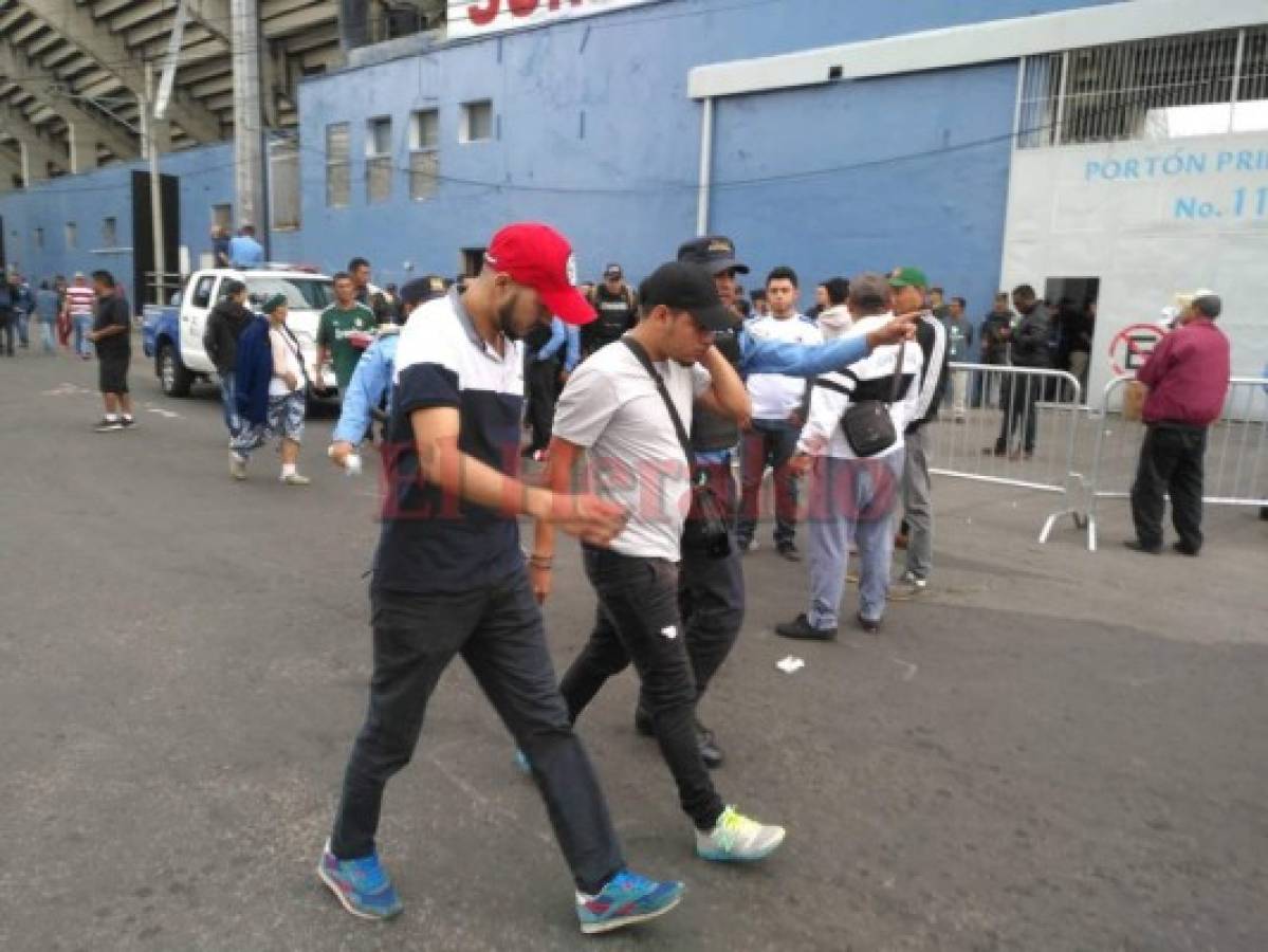 Capturan a tres personas que pretendían vender boletos falsos previo a la final Olimpia vs Motagua