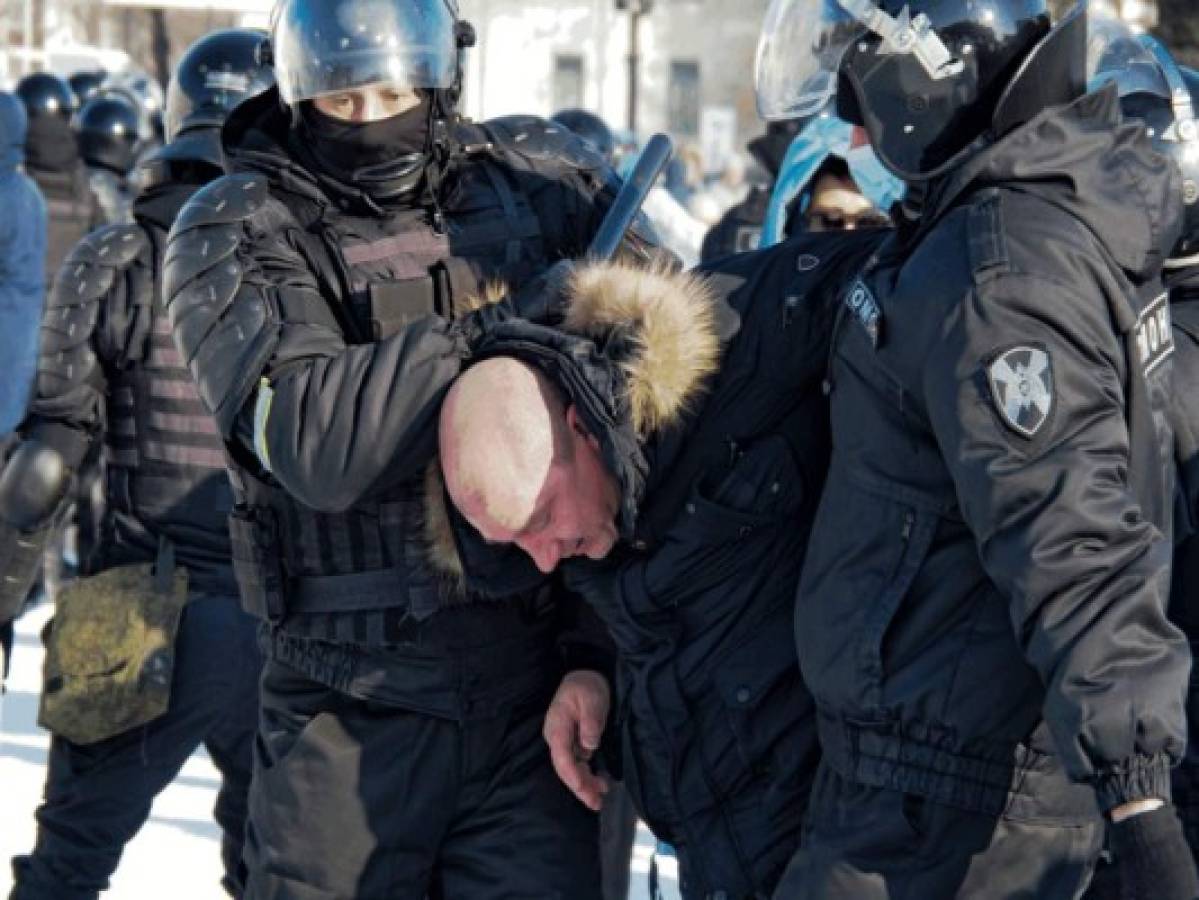 Más de 3,000 detenidos en Rusia en protestas por Navalny