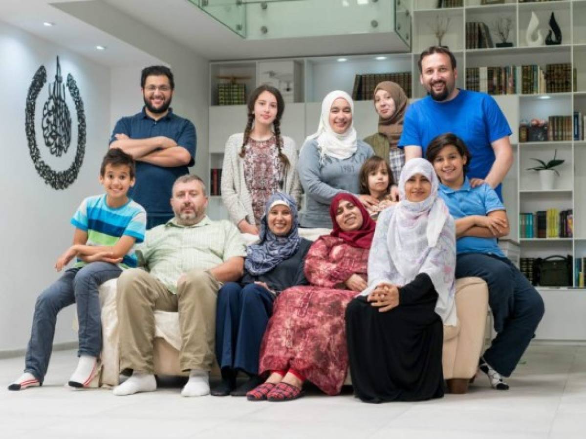 Abuelos y otros familiares sí entran en el término 'familia cercana' para solicitantes de visas de seis países musulmanes