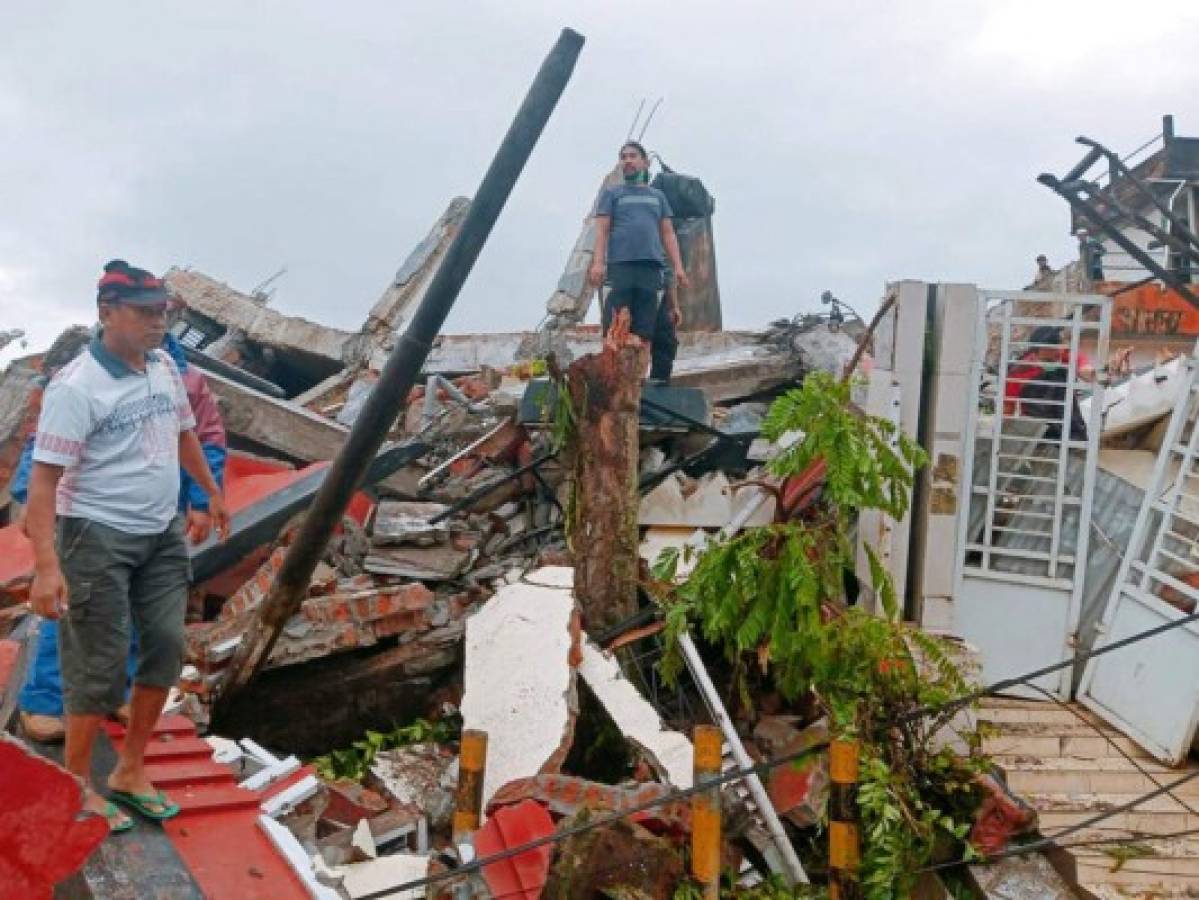 Potente sismo en Indonesia deja unas 34 personas muertas
