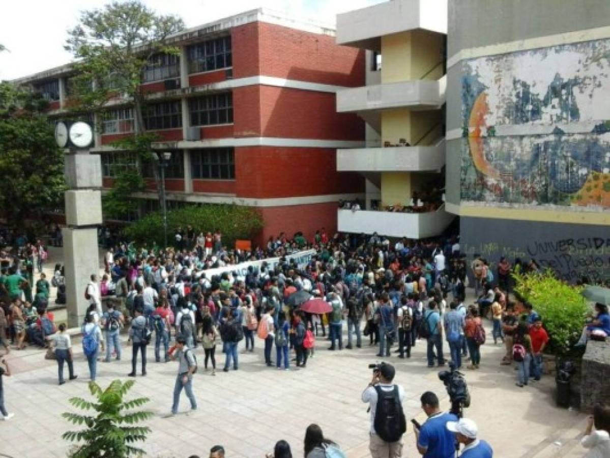 Estudiantes continúan tomas de edificios de la UNAH