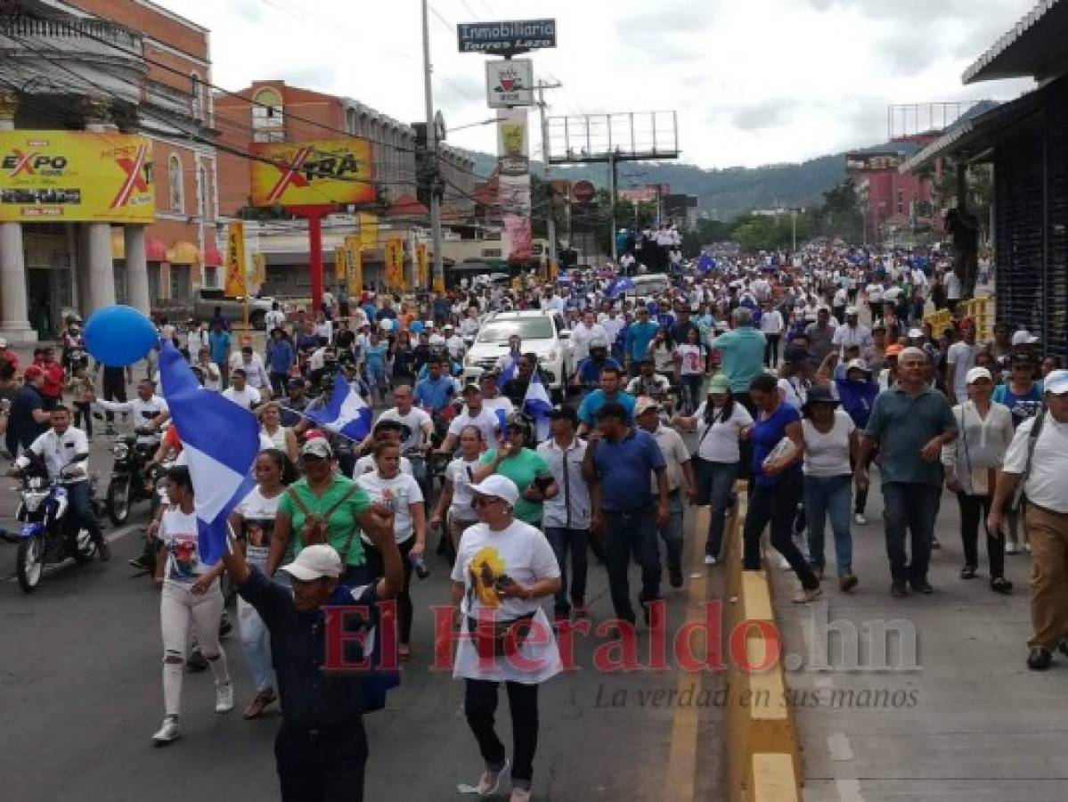 Nuevamente nacionalistas marchan en apoyo a Juan Orlando Hernández