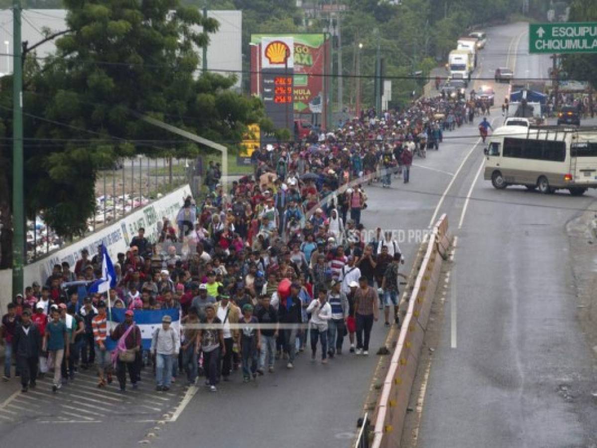 Caravana migrante de hondureños es seguida de cerca por medios internacionales