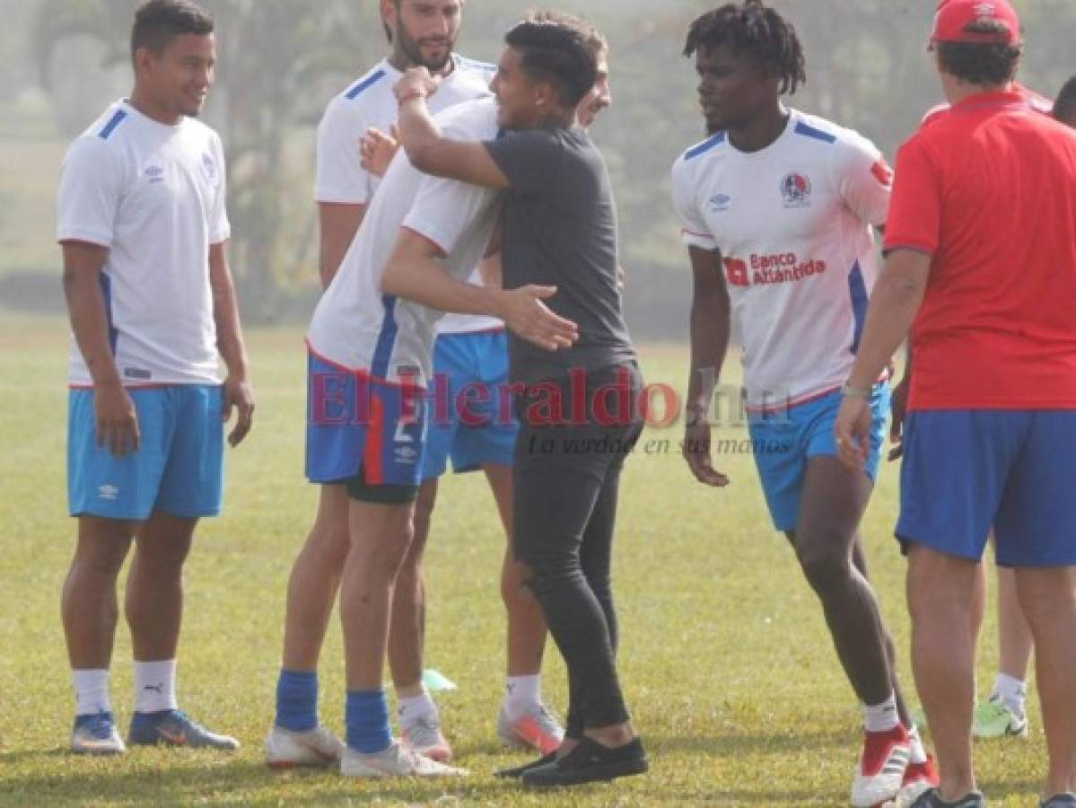 FOTOS: Así fue la emotiva despedida de Michael Chirinos en Olimpia